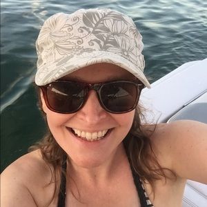 Meet your Posher, Laura